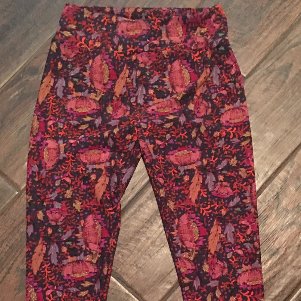 LIKE NEW LuLaRoe Floral Leggings - OS